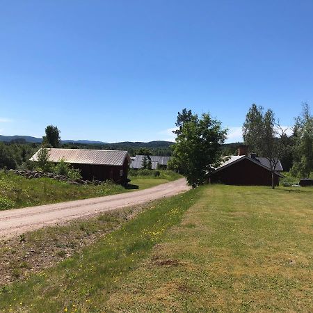 Mysig Timmerstuga Med Braskamin Naera Hovfjaellet Torsby Buitenkant foto