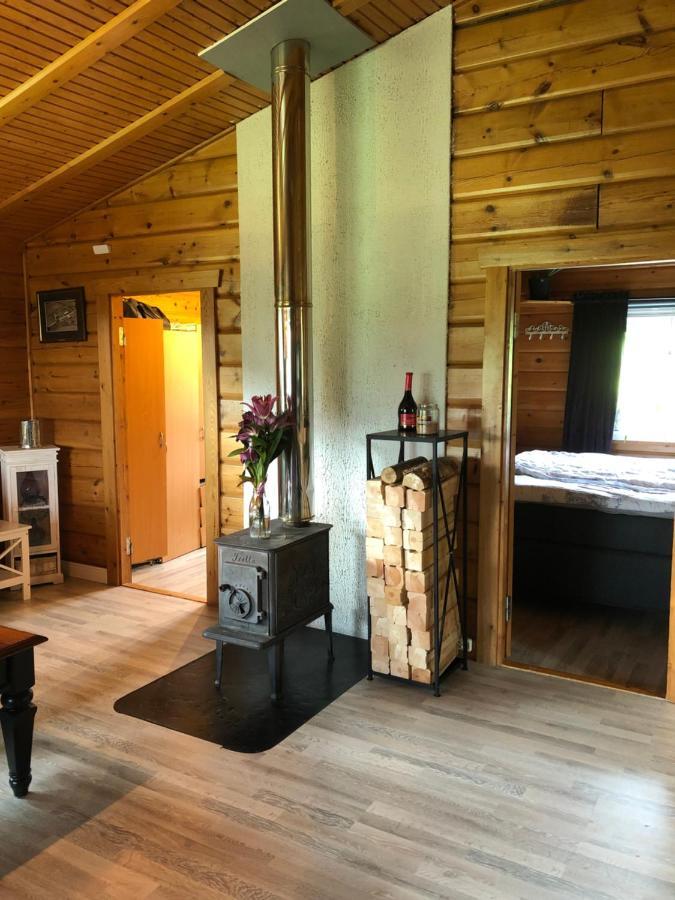 Mysig Timmerstuga Med Braskamin Naera Hovfjaellet Torsby Buitenkant foto
