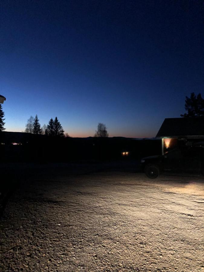 Mysig Timmerstuga Med Braskamin Naera Hovfjaellet Torsby Buitenkant foto