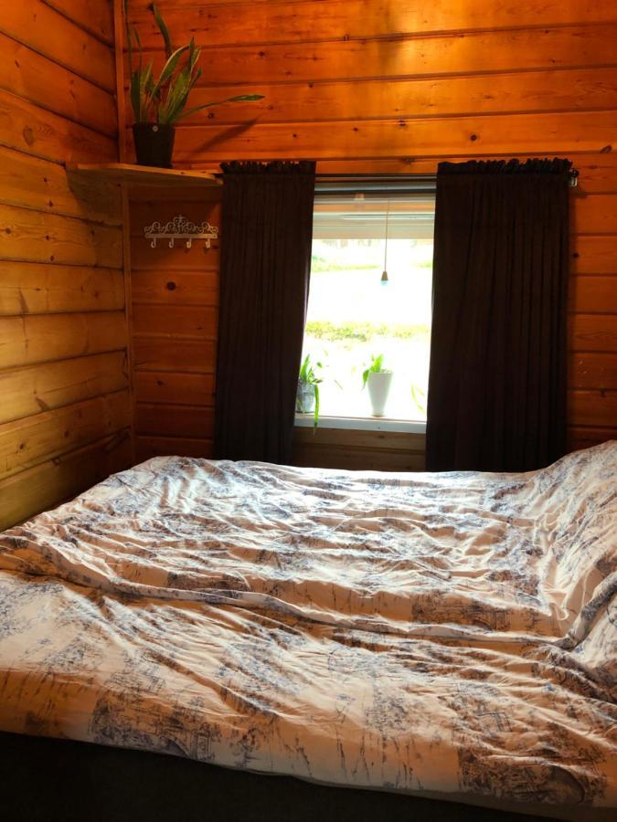 Mysig Timmerstuga Med Braskamin Naera Hovfjaellet Torsby Buitenkant foto