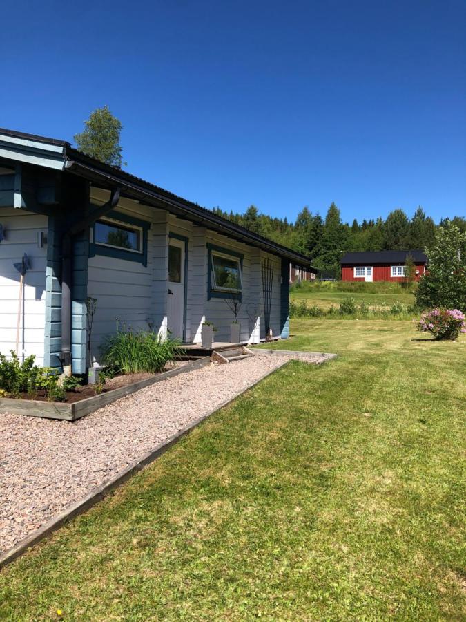 Mysig Timmerstuga Med Braskamin Naera Hovfjaellet Torsby Buitenkant foto